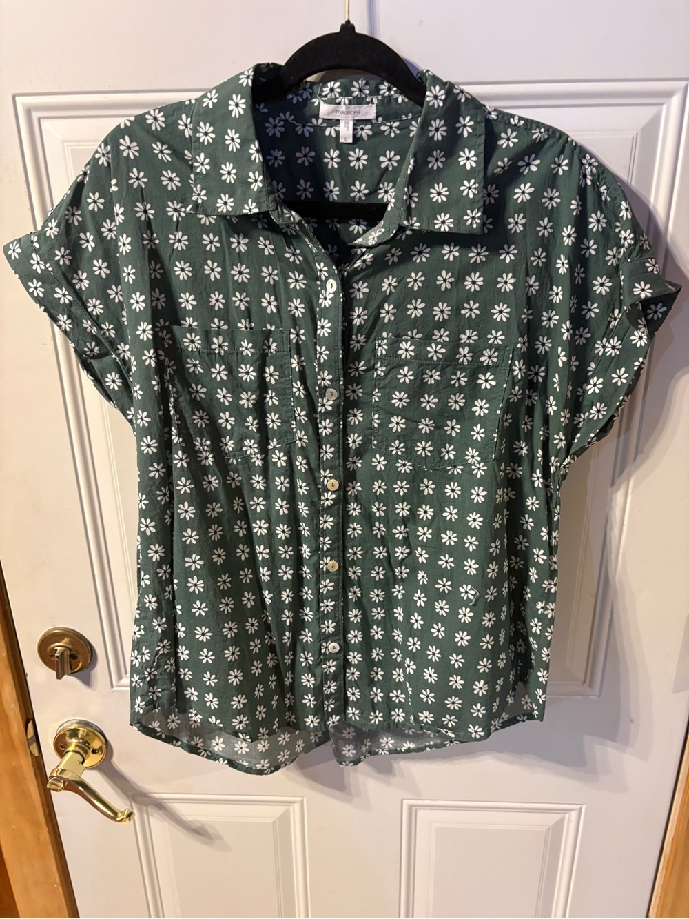 Maurice’s  Green Daisy Print Button-Up Short Sleeve Top Two Pockets in Front